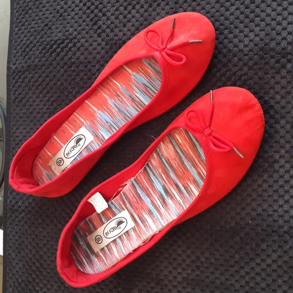 Resori Flat Shoes - Picture 2 of 9